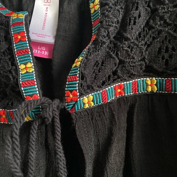 Black Lace Coverup - Picture 4 of 4